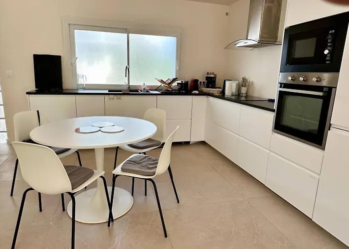Semesterbostad La Cabanne, 4 Pers, Centre, 50m Plage, Clim Royan