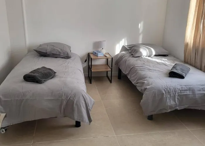 Semesterbostad La Cabanne, 4 Pers, Centre, 50m Plage, Clim *